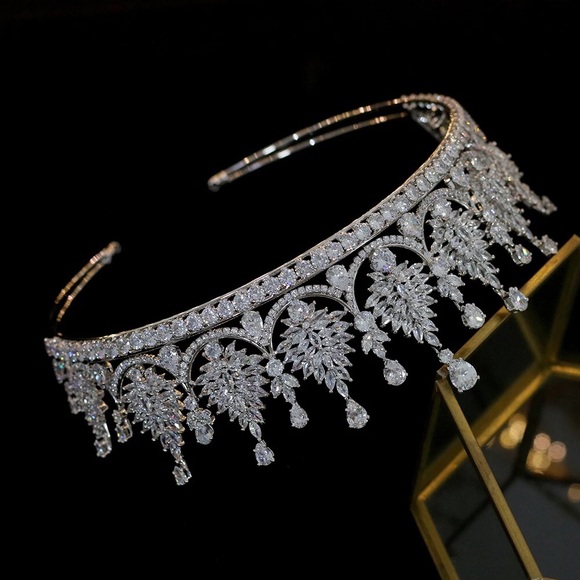 Crystal AAA Bridal Crown - Picture 2 of 6